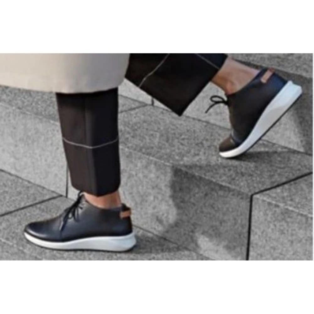 Clarks Unstructured Women's Un Rio Mid - Size 9.5 Black Leather Lace Up Sneaker - Picture 1 of 7